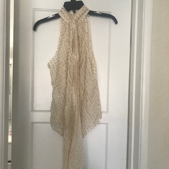 Sleeveless Blouse - Picture 3 of 4